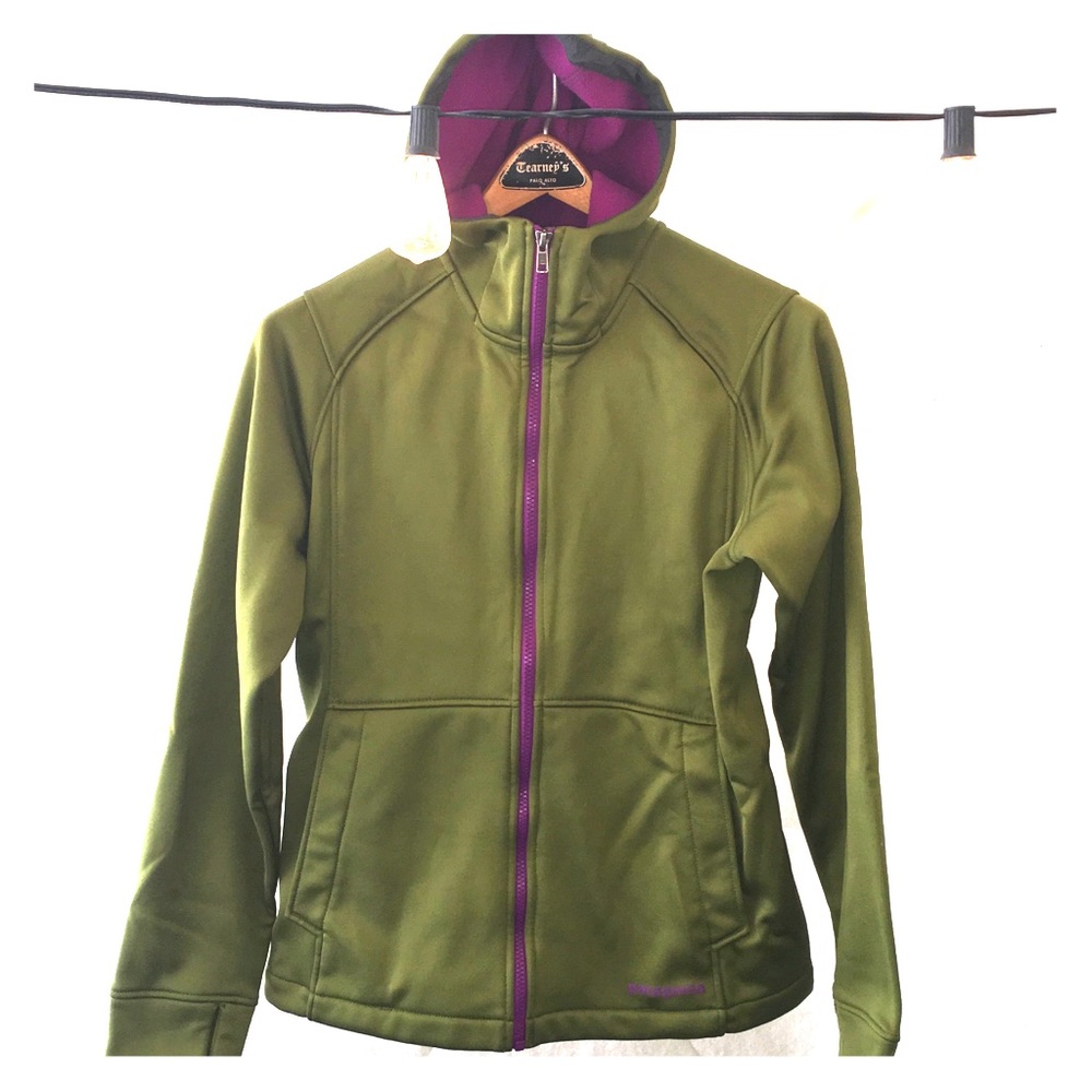Wind resistant hooded jacket